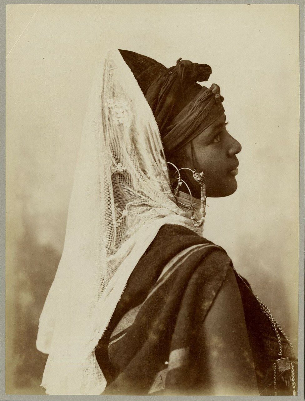 Алжирки фото. Берберы марокко. Алжир девушки. Алжирки фото. Алжирцы женщины.